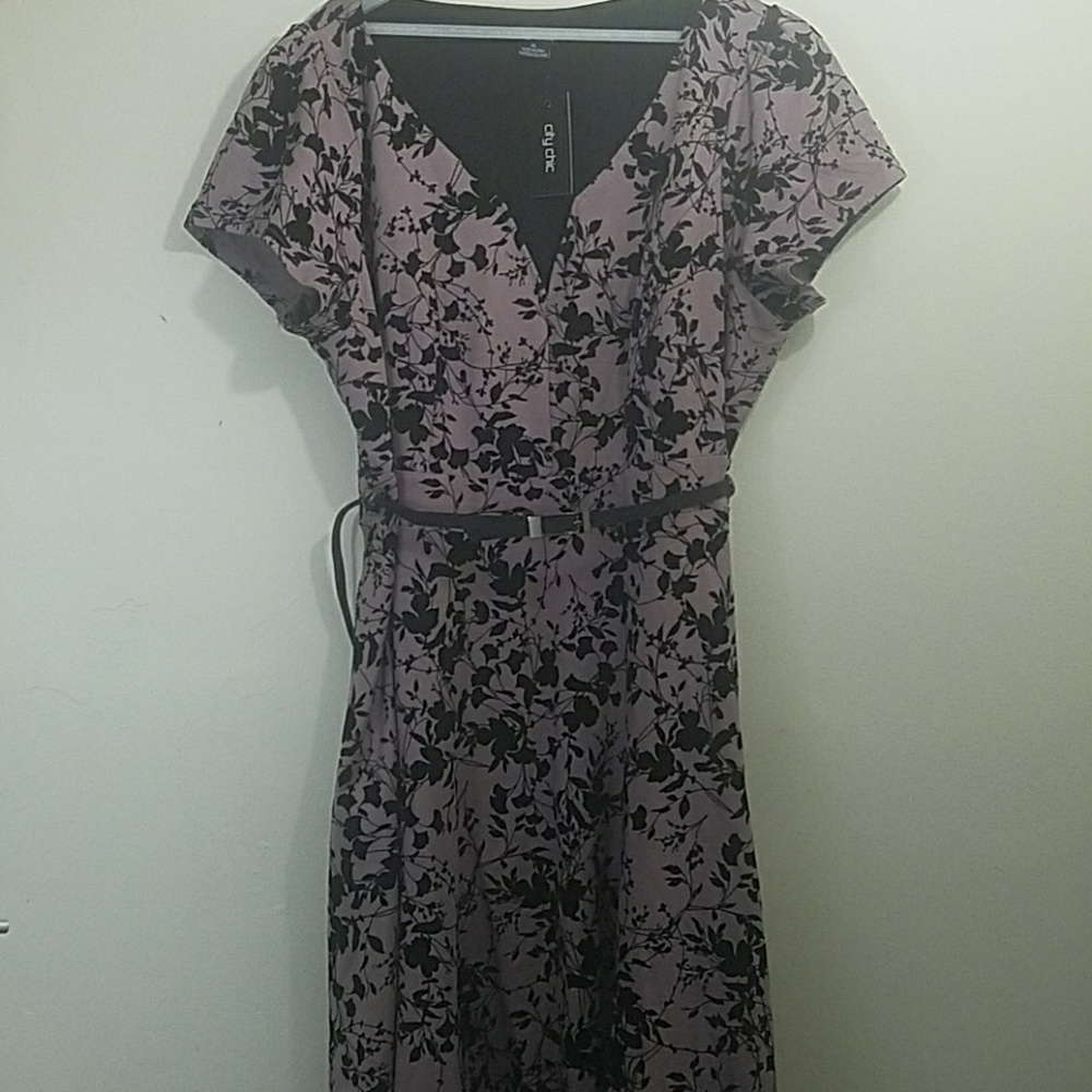 City Chic Dress - Picture 2 of 8